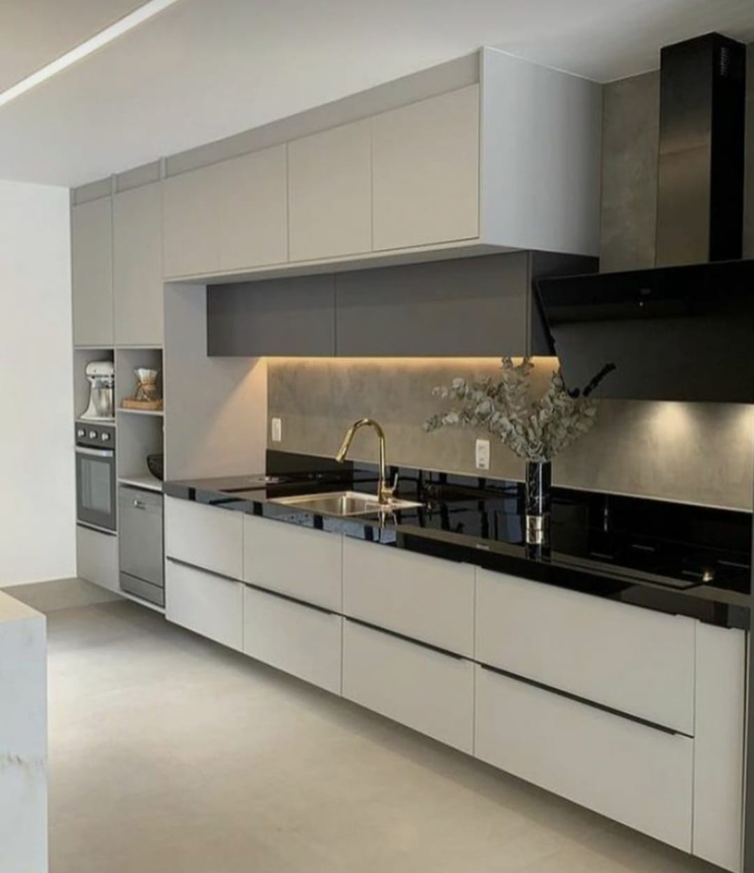 Luxury Contemporary Two-Tone Fitted Kitchen