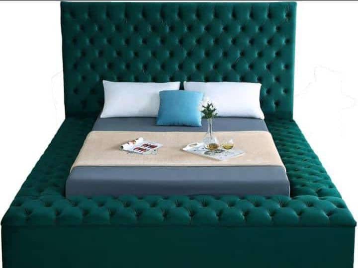 Emerald Green Tufted Velvet Platform Bed